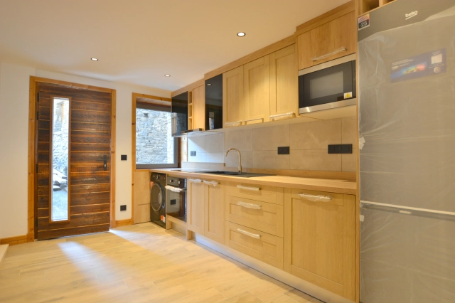 2 Bedroom(s) - 1 Bathroom(s) - 0 m² land for sale in Savoie, Rhône-Alpes, France - FrenchPropertyPortal.com For sale - 2-bedroom apartment with garden - Bozel town centre for sale for 540,000€ in Savoie, Rhône-Alpes