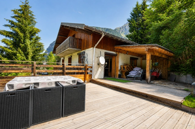 6 Bedroom(s) - 1 Bathroom(s) - 1,401m² land for sale in Savoie, Rhône-Alpes, France - FrenchPropertyPortal.com For sale - House with breathtaking views and land - Pralognan for sale for 938,000€ in Savoie, Rhône-Alpes