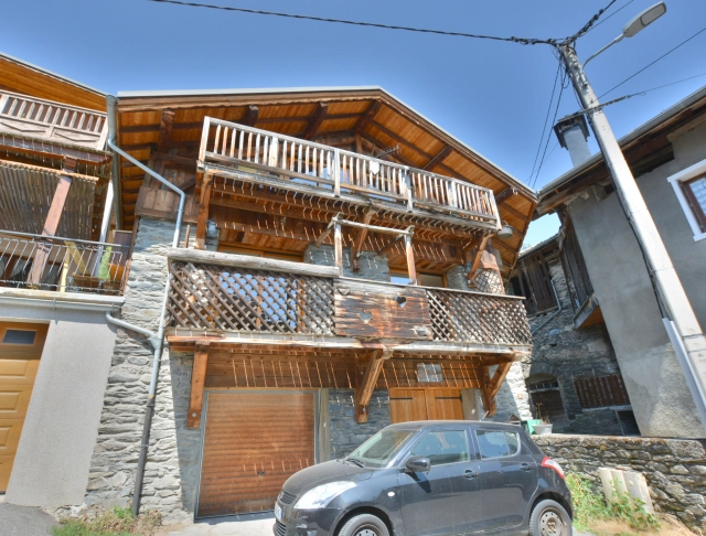 4 Bedroom(s) - 1 Bathroom(s) - 0 m² land for sale in Savoie, Rhône-Alpes, France - FrenchPropertyPortal.com For sale - Renovated barn with two apartments - Montagny for sale for 499,000€ in Savoie, Rhône-Alpes
