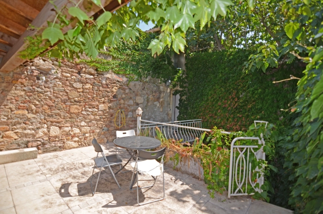 Spacious stone property with terrace and courtyard in Caunes Minervois for sale for 149,500&euro; in Aude, Languedoc-Roussillon