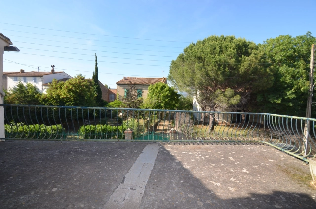 In Peyriac Minervois spacious village house with attached barn, terrace and courtyard for sale for 167,500&euro; in Aude, Languedoc-Roussillon