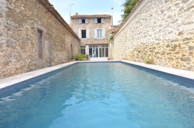 Stone property with barn and swimming pool, renovation to finish for sale for 219,000&euro; in Aude, Languedoc-Roussillon