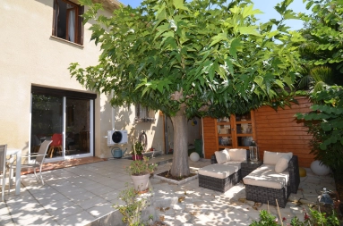 Renovated Character house with a courtyard just North of Olonzac for sale for 248,500&euro; in Hérault, Languedoc-Roussillon