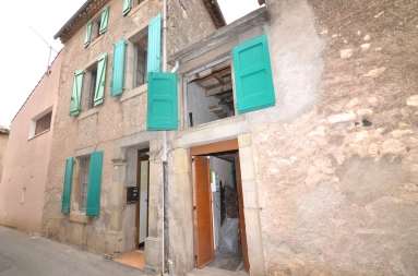 Village house with small courtyard in Villeneuve Minervois for sale for 99,000&euro; in Aude, Languedoc-Roussillon