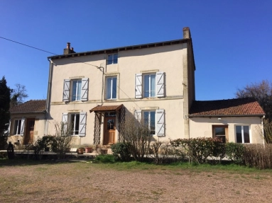 Mansion with garden and meadow on 24.000m² for sale for 235,000€ in Nièvre, Burgundy