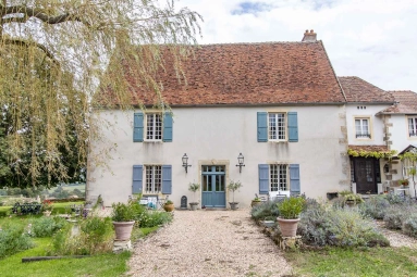 6 Bedroom(s) - 2 Bathroom(s) - 1,787m² land for sale in Nièvre, Burgundy, France - FrenchPropertyPortal.com Characteristic house with gîte, garage and garden on 1785 m² for sale for 395,000€ in Nièvre, Burgundy