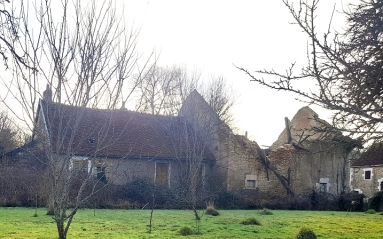 Fermette on over 2000m² with great views for sale for 30,000&euro; in Nièvre, Burgundy