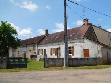 2 Bedroom(s) - 1 Bathroom(s) - 5,395m² land for sale in Nièvre, Burgundy, France - FrenchPropertyPortal.com Farmhouse with possibilities and a view for sale for 131,500€ in Nièvre, Burgundy