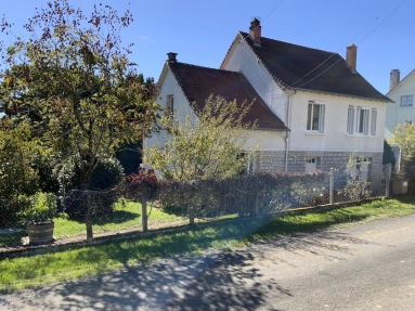 Renovated house with guest accommodation, located in the countryside near the village centre. for sale for 195,040&euro; in Dordogne, Aquitaine