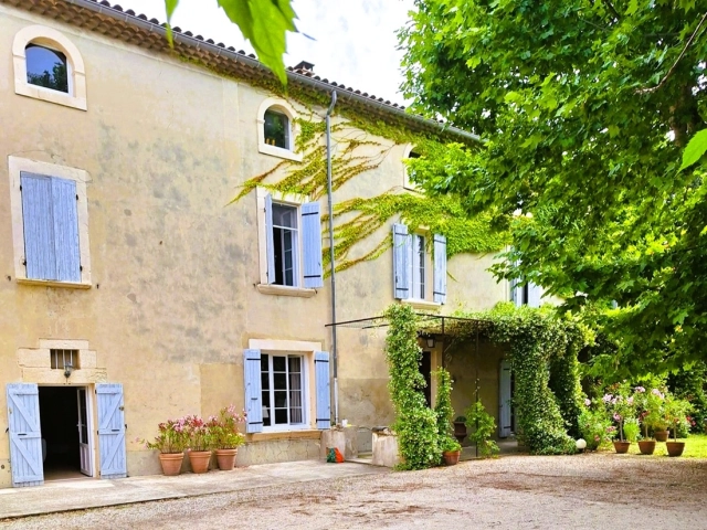 Characterful Maison de Maître with Pool and Landscaped Garden near Orange for sale for 1,266,000&euro; in Vaucluse, Provence-Alpes-Côte-d\'Azur