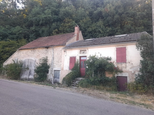 Detached house with plenty of storage space for sale for 49,000&euro; in Nièvre, Burgundy