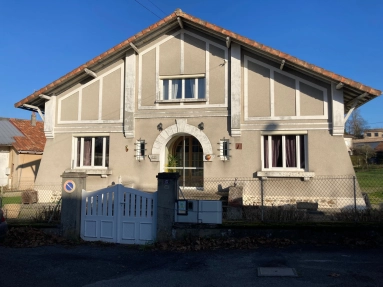 IN A CENTRE TOWN, NICE DETACHED STONE HOUSE WITH GARAGE & LAND for sale for 162,000&euro; in Charente, Poitou-Charentes