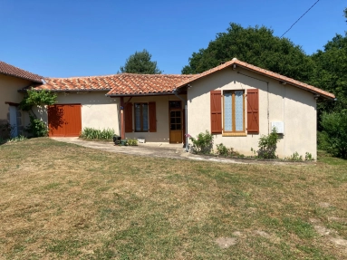 2 Bedroom(s) - 1 Bathroom(s) - 9,965m² land for sale in Charente, Poitou-Charentes, France - FrenchPropertyPortal.com COZY SMALL PIED-À-TERRE, CLOSE TO THE TOWN CENTER, WITH AN EXCEPTIONAL 1-HECTARE PLOT INCLUDING A BUILDABLE AREA for sale for 99,000€ in Charente, Poitou-Charentes