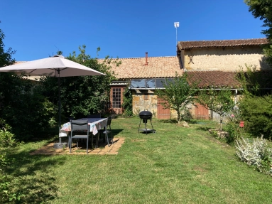 GREAT POTENTIAL FOR THIS HOUSE WITH BARN AND GARDEN IN PEACE, NEW ROOF. for sale for 64,900&euro; in Vienne, Poitou-Charentes