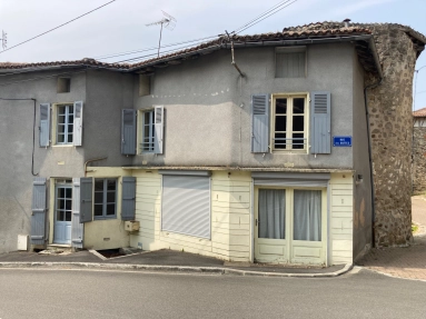 CENTRE TOWN HOUSE TO RENOVATE, WITHOUT GARDEN for sale for 33,000€ in Charente, Poitou-Charentes