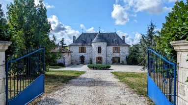 IN AN EXCEPTIONAL SETTING, RESTORED 15th CENTURY MANOR, BEAUTIFUL SERVICES, WITH GITE, POND, WOODED PARK for sale for 985,000€ in Charente, Poitou-Charentes