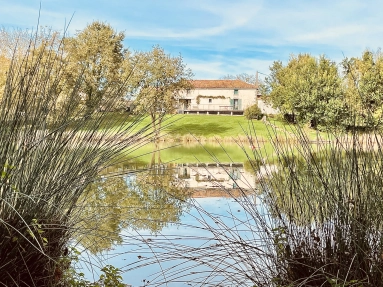 WILD AND WOODED AREA, WONDERFUL PRIVATE FISHING LAKE OF APPROX 15 ACRES  SET ON 21 ACRES ENCLOSED WITH 2 NICE HOUSES for sale for 848,000&euro; in Vienne, Poitou-Charentes