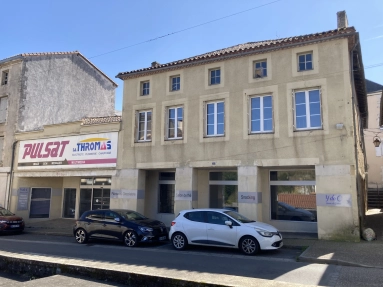 IN THE HEART OF THE CITY, BUILDING FOR COMMERCIAL AND HABITATION USE for sale for 183,600&euro; in Charente, Poitou-Charentes