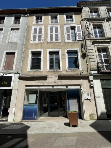 3 Bedroom(s) - 2 Bathroom(s) - 0 m² land for sale in Charente, Poitou-Charentes, France - FrenchPropertyPortal.com IN THE HEART OF THE TOWN, OLD BUILDING WITH LOCAL COMMERCIAL AND OFFICES + PART TO RENOVATE for sale for 93,500€ in Charente, Poitou-Charentes