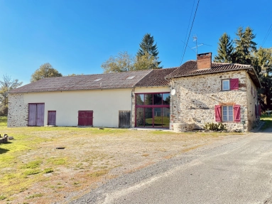 4 Bedroom(s) - 2 Bathroom(s) - 25,078m² land for sale in Charente, Poitou-Charentes, France - FrenchPropertyPortal.com IN THE COUNTRYSIDE, PRETTY RENOVATED FARMHOUSE WITH BARN ON APPROX. 2 HA 50 for sale for 205,200€ in Charente, Poitou-Charentes