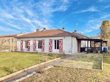 CONFOLENS TOWN CENTRE, IDEAL LOCATION, CHARMING, BRIGHT 3-BEDROOM HOUSE, ENCLOSED GARDEN for sale for 159,000&euro; in Charente, Poitou-Charentes