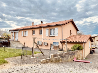 3 Bedroom(s) - 2 Bathroom(s) - 1,425m² land for sale in Charente, Poitou-Charentes, France - FrenchPropertyPortal.com IN A COUNTRYSIDE HOUSING DEVELOPMENT, DETACHED HOUSE FROM 1998, GARAGES, TERRACE AND LAND. for sale for 216,000€ in Charente, Poitou-Charentes