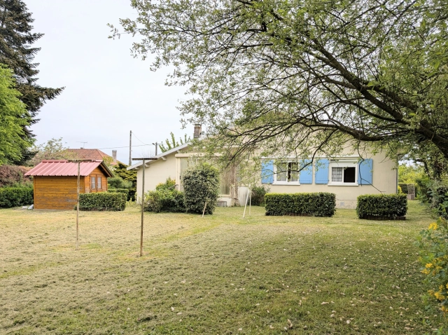 4 Bedroom(s) - 1 Bathroom(s) - 1,035m² land for sale in Charente, Poitou-Charentes, France - FrenchPropertyPortal.com CENTRE TOWN, GREAT POTENTIAL, DETACHED BUNGALOW WITH GARAGE & GARDEN for sale for 99,000€ in Charente, Poitou-Charentes