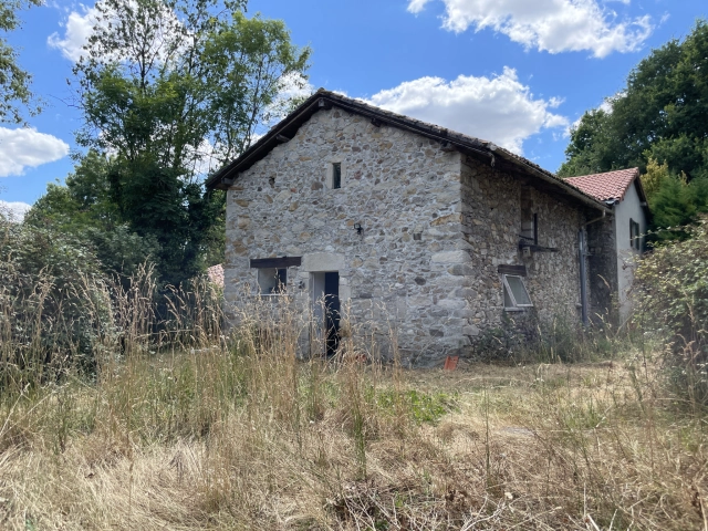2 Bedroom(s) - 1 Bathroom(s) - 728m² land for sale in Charente, Poitou-Charentes, France - FrenchPropertyPortal.com IN THE HEART OF NATURE, AUTHENTIC STONE COUNTRY HOUSE TO RENOVATE WIHT GARDEN for sale for 23,000€ in Charente, Poitou-Charentes