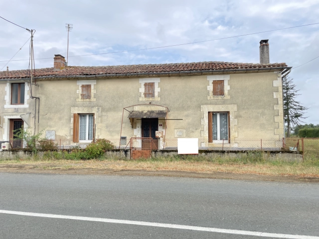 1 Bedroom(s) - 1 Bathroom(s) - 4,202m² land for sale in Charente, Poitou-Charentes, France - FrenchPropertyPortal.com IN A HAMLET, OLD COUNTRY HOUSE, TO BE REFRESH, ENCLOSED LAND for sale for 61,600€ in Charente, Poitou-Charentes