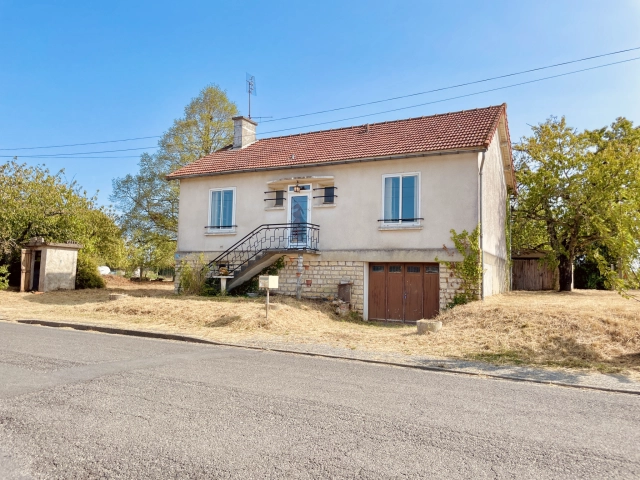 3 Bedroom(s) - 1 Bathroom(s) - 1,251m² land for sale in Vienne, Poitou-Charentes, France - FrenchPropertyPortal.com IN A QUIET VILLAGE, DETACHED HOUSE WITH A FULL BASEMENT TO RENOVATE WITH GARDEN for sale for 39,200€ in Vienne, Poitou-Charentes