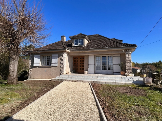 0 m² land for sale in Lot-et-Garonne, Aquitaine, France - FrenchPropertyPortal.com House with outbuildings in villeneuve sur lot for sale for 199,000€ in Lot-et-Garonne, Aquitaine