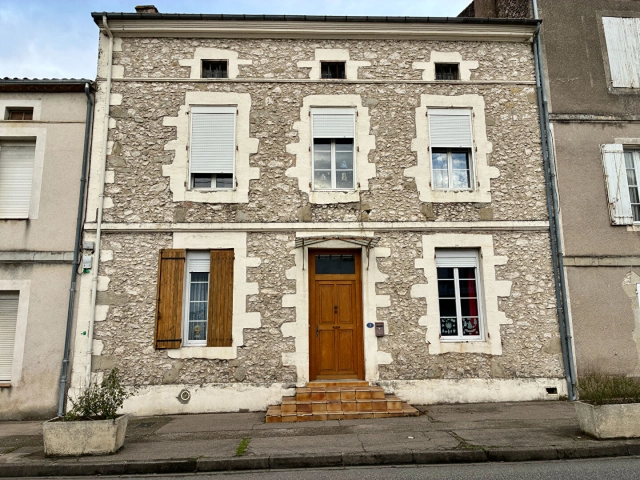 Stone townhouse for sale for 135,900&euro; in Lot-et-Garonne, Aquitaine