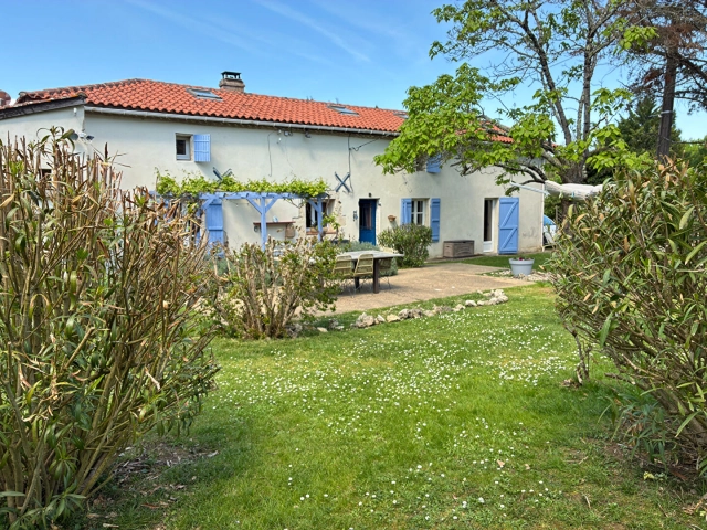 0 m² land for sale in Lot-et-Garonne, Aquitaine, France - FrenchPropertyPortal.com Charming property with guest houses, barns and swimming pool for sale for 535,000€ in Lot-et-Garonne, Aquitaine