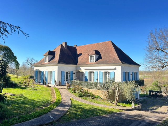 Stunning property overlooking the river lot, near villeneuve sur lot for sale for 123,000&euro; in Lot-et-Garonne, Aquitaine