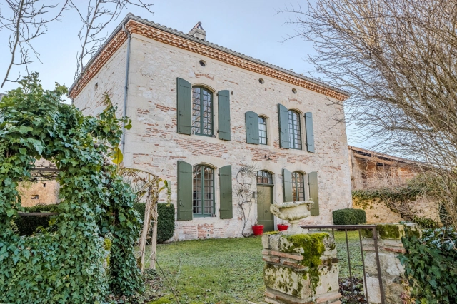 0 m² land for sale in Lot-et-Garonne, Aquitaine, France - FrenchPropertyPortal.com Former 18th century presbytery with swimming pool and outbuildings for sale for 579,000€ in Lot-et-Garonne, Aquitaine