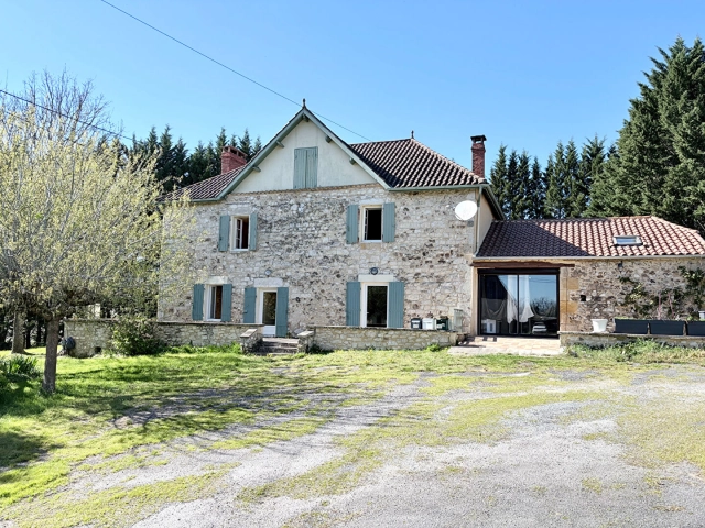 0 m² land for sale in Lot-et-Garonne, Aquitaine, France - FrenchPropertyPortal.com Property complex with 5 apartments, 10 minutes from villeréal for sale for 399,000€ in Lot-et-Garonne, Aquitaine