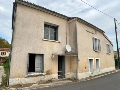 Village House with Large Outbuilding at rear for sale for 60,000€ in Charente, Poitou-Charentes