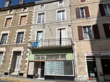 Investment property with commercial space and 5 Studios - Mansle for sale for 123,650€ in Charente, Poitou-Charentes