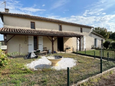 4 Bedroom Village House With Outbuildings On Nearly 2 Acres for sale for 141,240&euro; in Charente, Poitou-Charentes