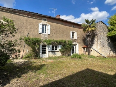 4 Bedroom(s) - 2 Bathroom(s) - 1,698m² land for sale in Charente, Poitou-Charentes, France - FrenchPropertyPortal.com Old 4 bedroom house with numerous outbuildings for sale for 94,600€ in Charente, Poitou-Charentes