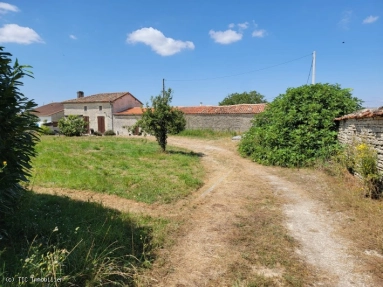 Beautiful Old House between Villefagnan and Chef-Boutonne for sale for 148,700&euro; in Charente, Poitou-Charentes