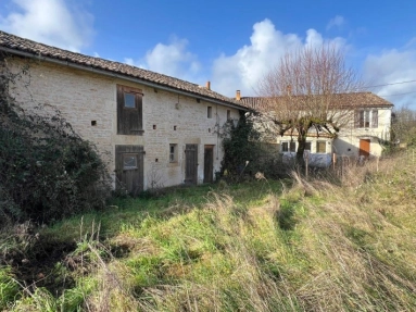 3 Bedroom Old House with Outbuilding (Gîte Potential) and Fenced Garden for sale for 70,000&euro; in Deux-Sèvres, Poitou-Charentes