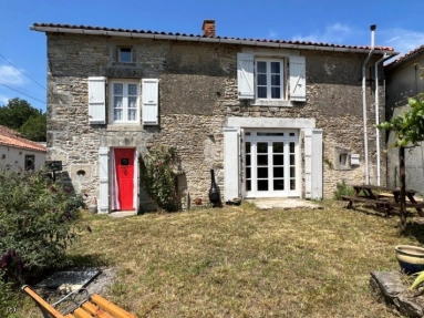 Pretty 3 Bedroom House with Courtyard And Extra Land Close By for sale for 116,100&euro; in Charente, Poitou-Charentes