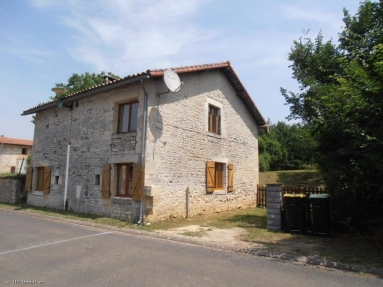 Pretty Detached Stone Property. Ideal Holiday Home for sale for 110,750&euro; in Charente, Poitou-Charentes