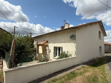 3 Bedroom(s) - 2 Bathroom(s) - 442m² land for sale in Vienne, Poitou-Charentes, France - FrenchPropertyPortal.com Charming and Surprisingly Spacious Village Home Near Civray for sale for 119,500€ in Vienne, Poitou-Charentes