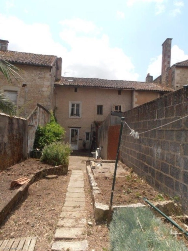 3 Bedroom(s) - 1 Bathroom(s) - 320m² land for sale in Deux-Sèvres, Poitou-Charentes, France - FrenchPropertyPortal.com Townhouse To Renovate With Courtyard, Close to Commerce for sale for 34,000€ in Deux-Sèvres, Poitou-Charentes