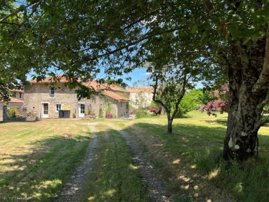 Beautiful Old House With Nice Garden for sale for 149,950&euro; in Charente, Poitou-Charentes