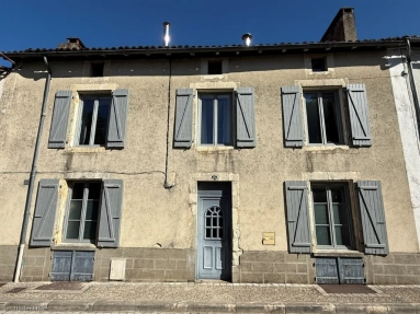 Spacious Ruffec Town Centre Property. 3 Bedrooms / 3 Bathrooms for sale for 170,200&euro; in Charente, Poitou-Charentes
