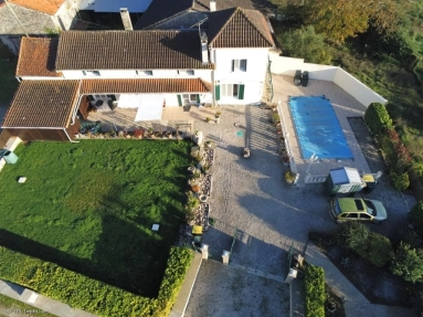 3 Bedroom(s) - 3 Bathroom(s) - 822m² land for sale in Charente, Poitou-Charentes, France - FrenchPropertyPortal.com Country House with Swimming Pool 8 Minutes from Mansle for sale for 234,000€ in Charente, Poitou-Charentes