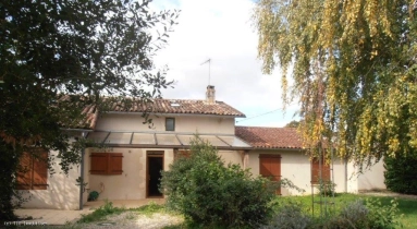 Character 3 Bedroomed Property With A Barn and Studio for sale for 157,000&euro; in Vienne, Poitou-Charentes
